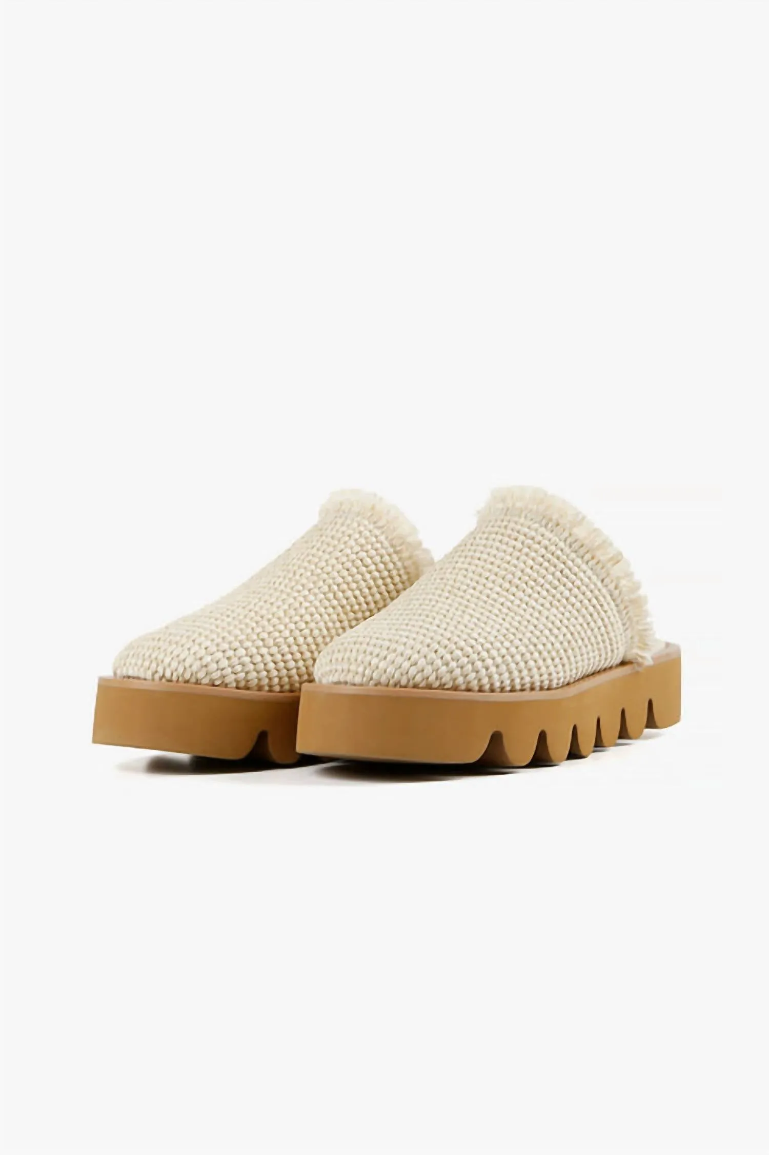 All Black - Women's Raffia Round Lugg Mule
